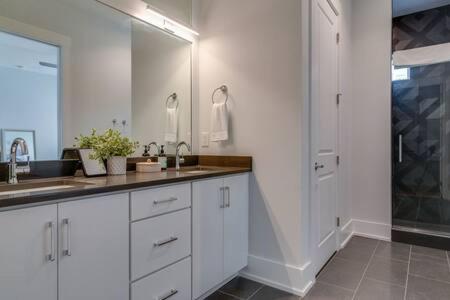 The Briar - Luxurious Condo Near Vanderbilt, Nashville Zewnętrze zdjęcie